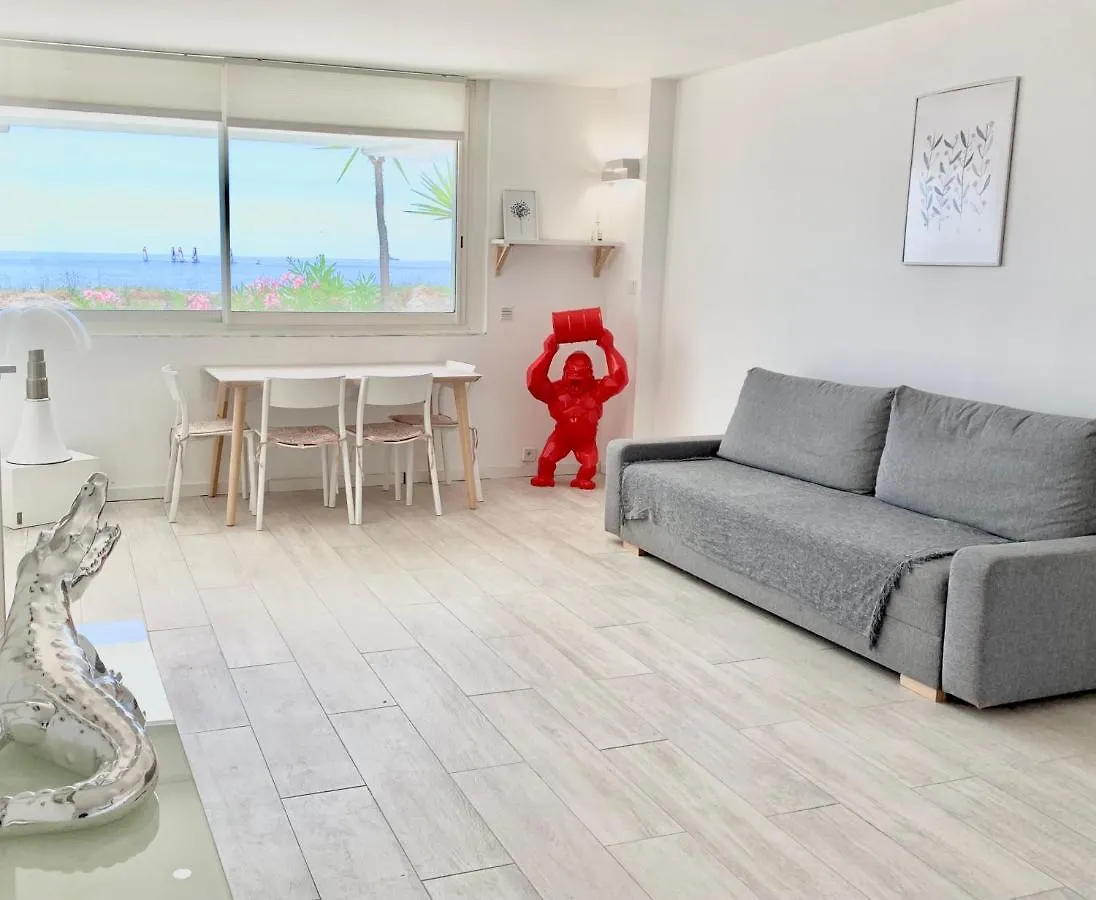 Appartement Magnifique 60 m2 les pieds dans l'eau à Villeneuve-Loubet 0*,  France