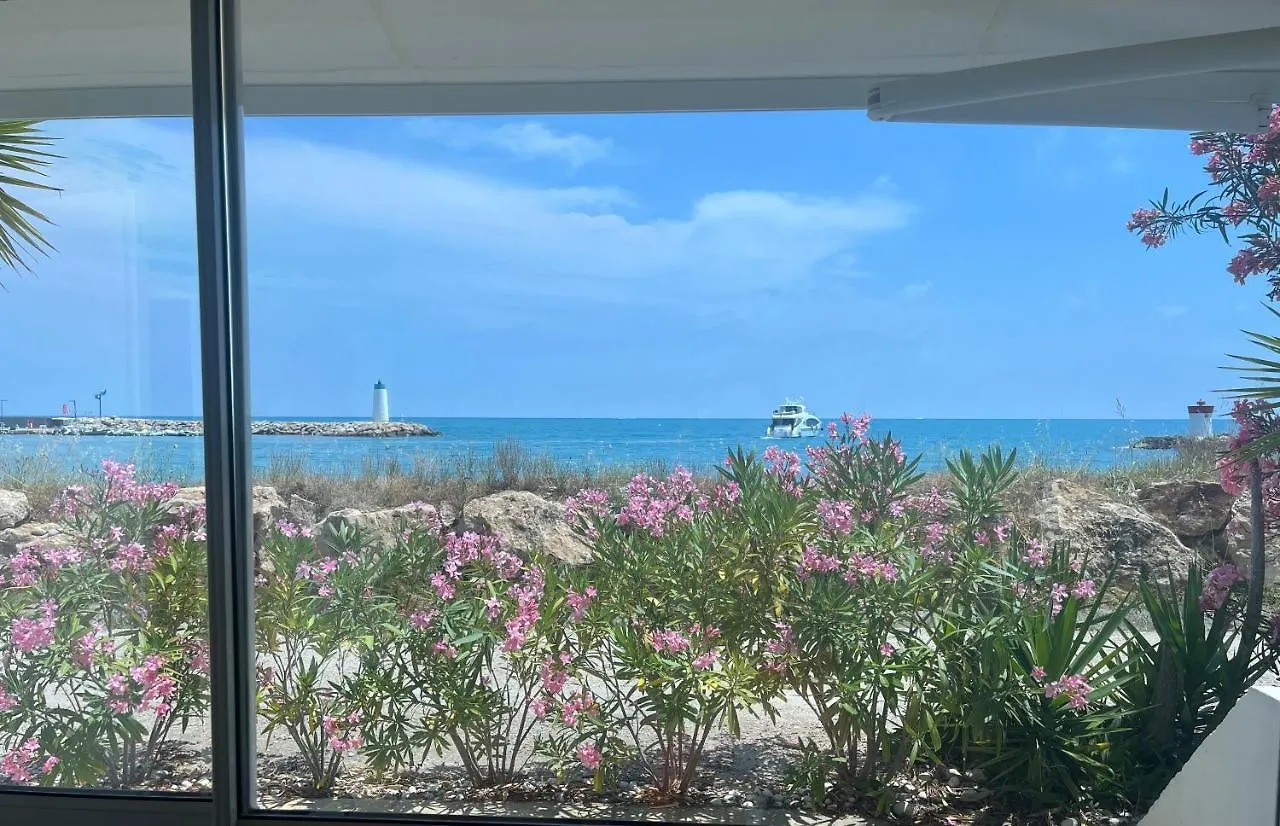 Appartement Magnifique 60 m2 les pieds dans l'eau à Villeneuve-Loubet