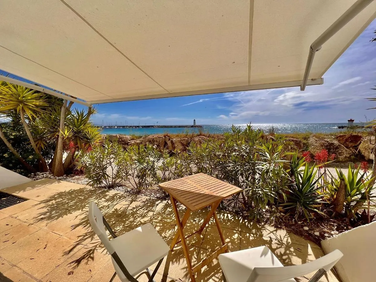 Appartement Magnifique 60 m2 les pieds dans l'eau à Villeneuve-Loubet