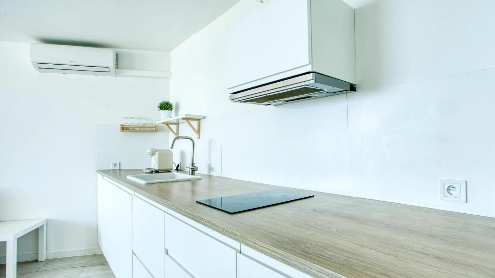 Appartement Magnifique 60 m2 les pieds dans l'eau à Villeneuve-Loubet 0*,