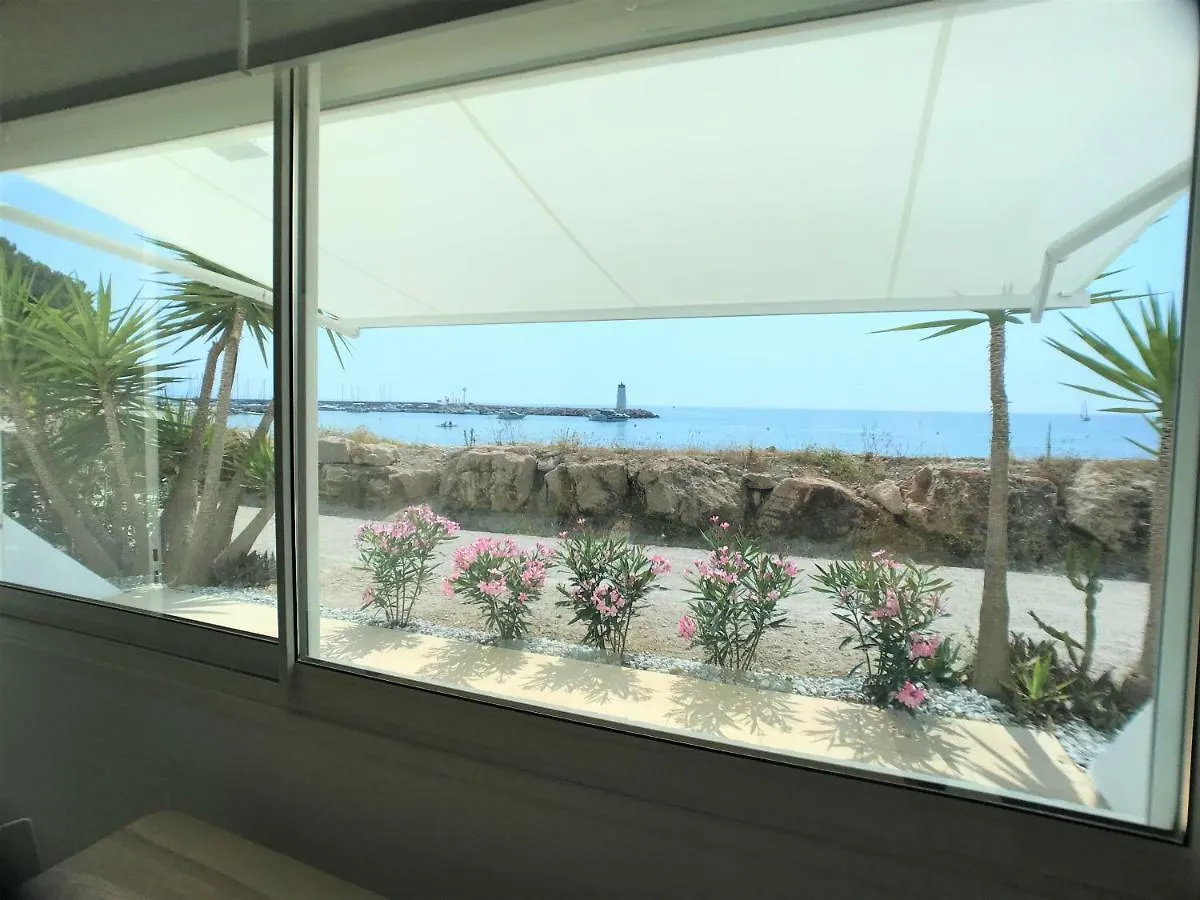 Appartement Magnifique 60 m2 les pieds dans l'eau à Villeneuve-Loubet France